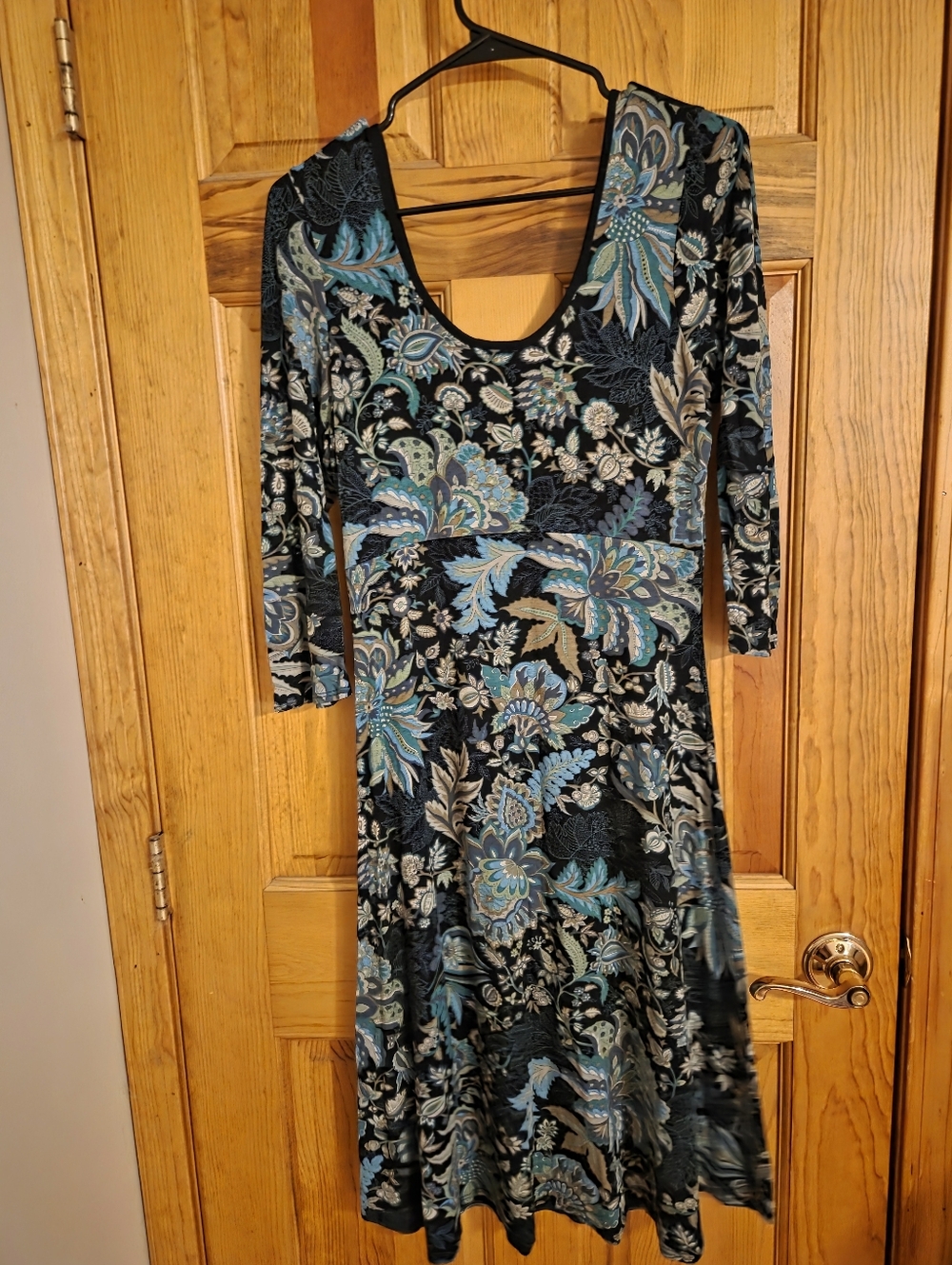 Salaam Floral Scoop Neck Long Sleeve Dress in Teal and Black